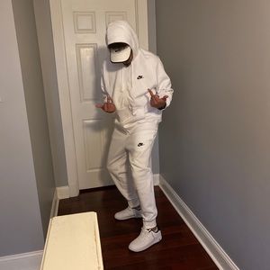 Meet your Posher, Zachary